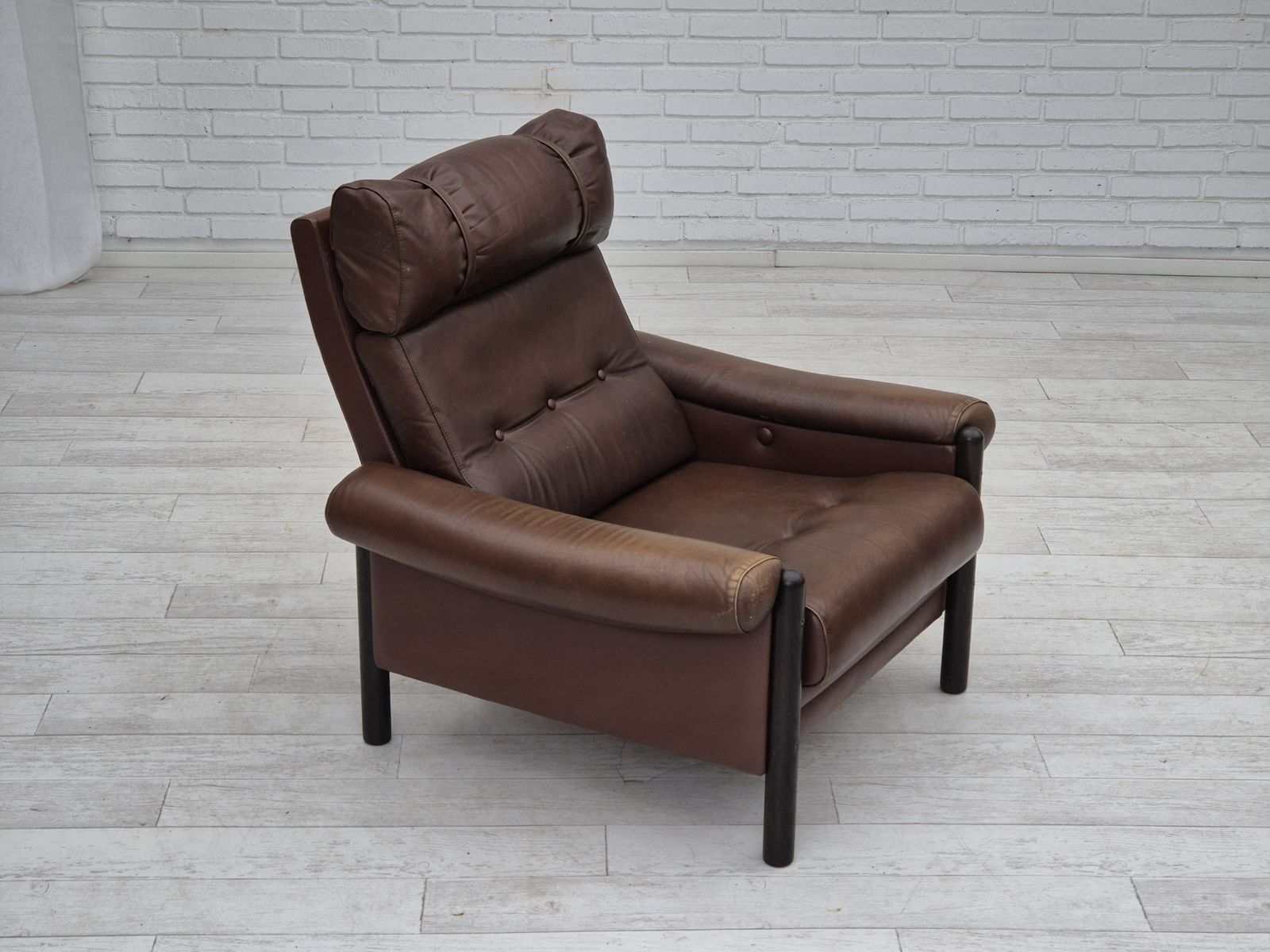 1970s, Danish Armchair, Original Condition, Furniture Leather, Dark Oak Wood. photo vinterior