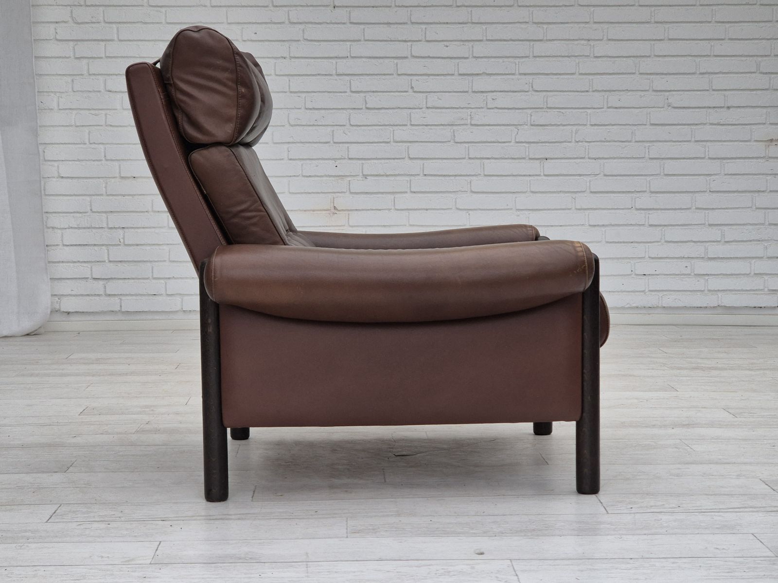 Meubels Ca. Jaren 1970, Deense Fauteuil, Meubelleer, Donker Eikenhout. photo