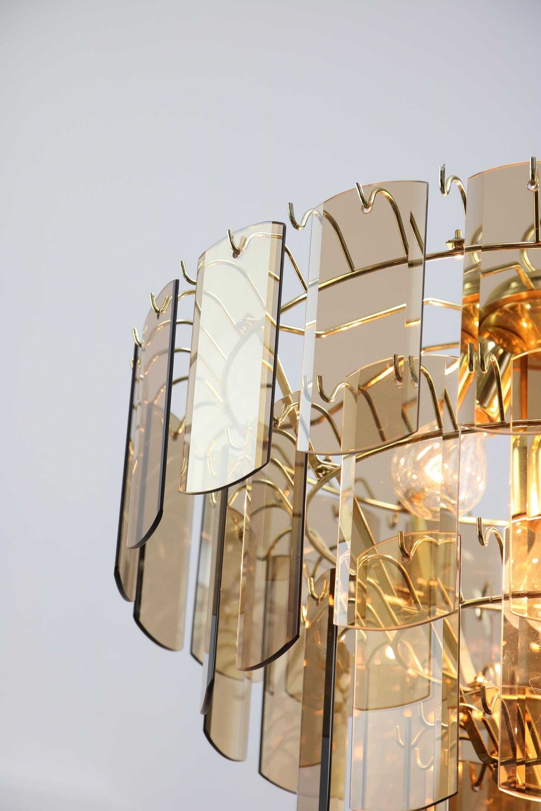 Vintage Italian Veca Chandelier With 4 Levels / Italy 1970s / 48 Beveled Smoked Glass Discs And Brass Base / Mid Century Luxury Pendant Lamp photo for sale