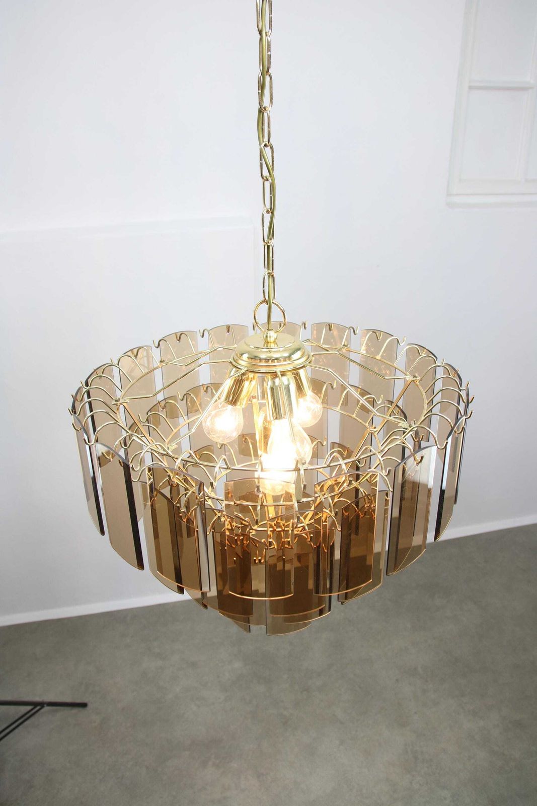 Vintage Italian Veca Chandelier With 4 Levels / Italy 1970s / 48 Beveled Smoked Glass Discs And Brass Base / Mid Century Luxury Pendant Lamp photo vinterior