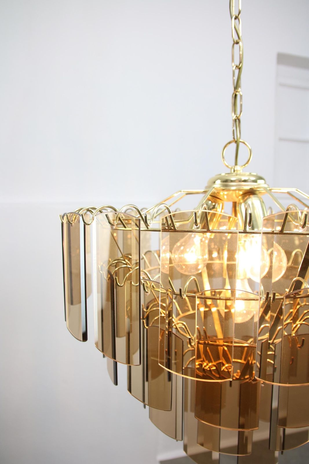 Vintage Italian Veca Chandelier With 4 Levels / Italy 1970s / 48 Beveled Smoked Glass Discs And Brass Base / Mid Century Luxury Pendant Lamp photo buy