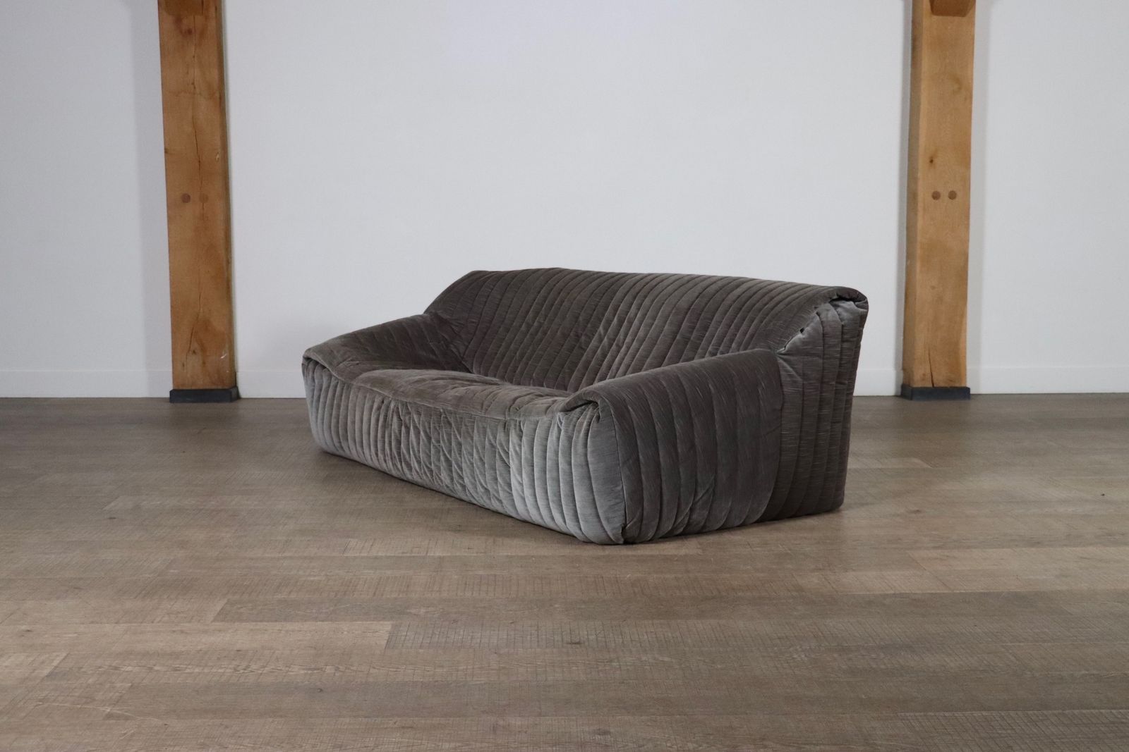 Original Cinna Sandra Three Seater Sofa In Velvet By Annie Hieronimus, France 1970s photo vintage