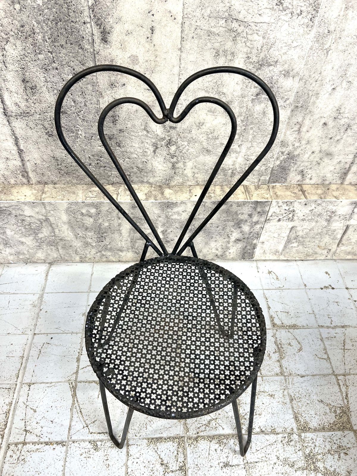 Set Of 4 Black Metal Garden Chairs And Circular Table photo 595.0