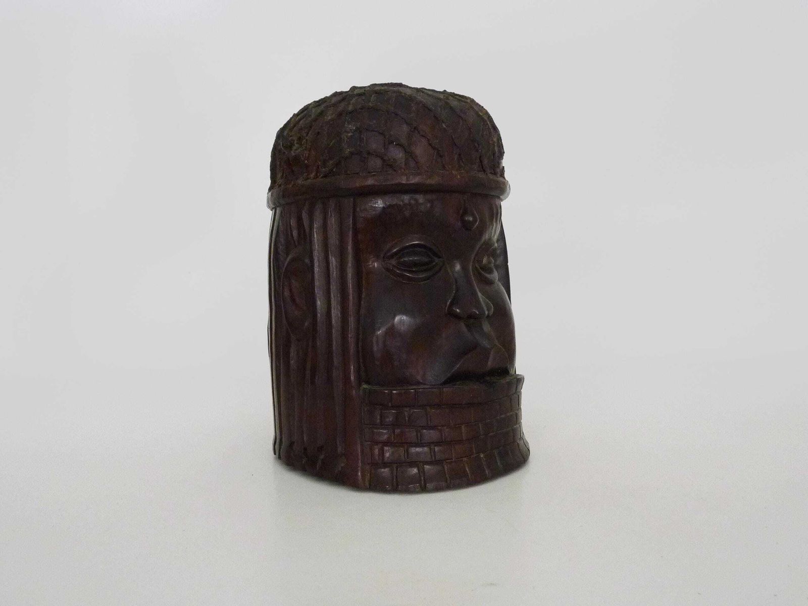 Tembé Art Noir Statue   Brown From Guyana In Wood Face Sculpture Guyana 1950s photo furniture