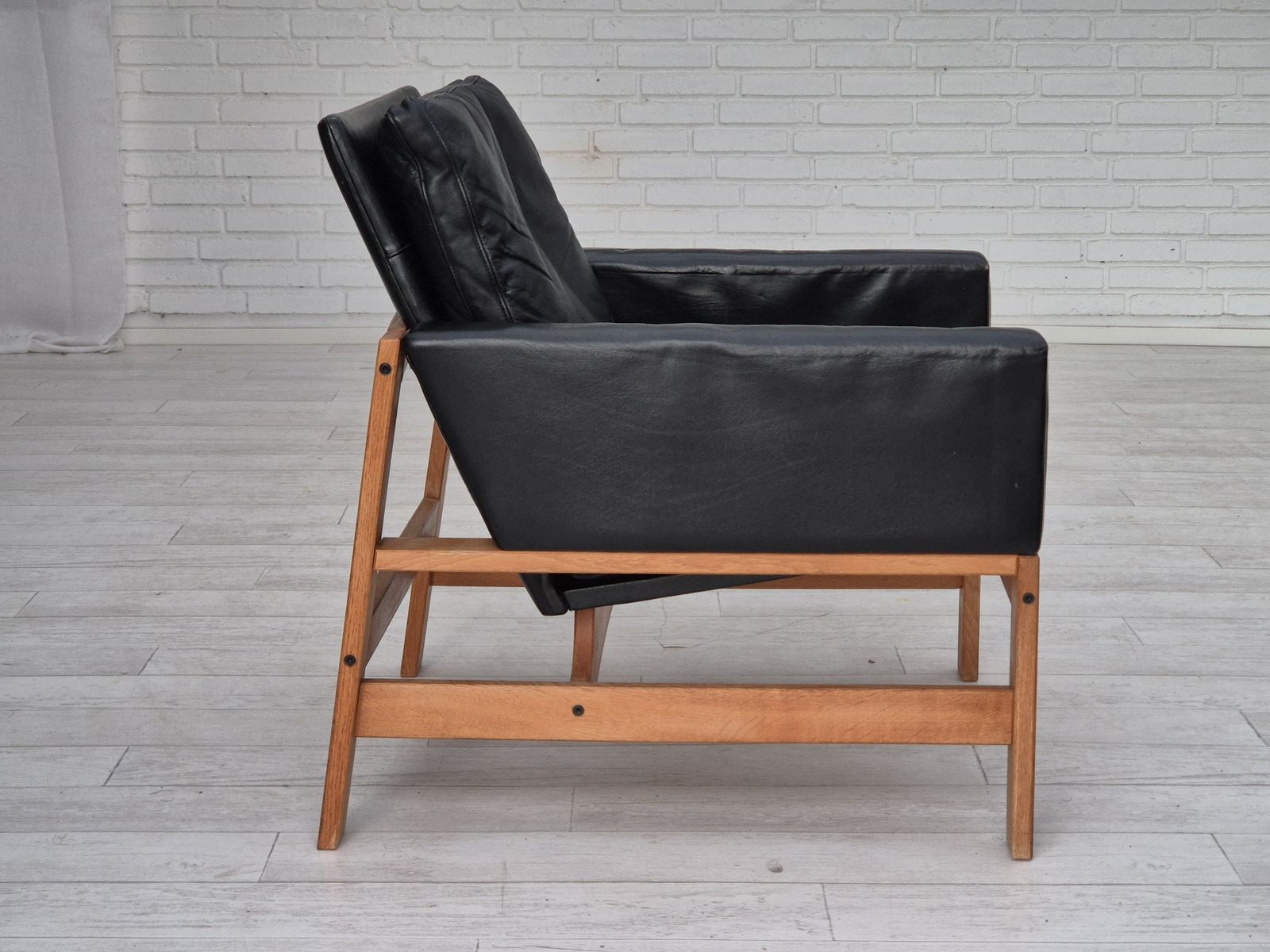 Ca. Jaren 1960, Deense Loungestoel, Meubelleer, Massief Eikenhout. photo furniture