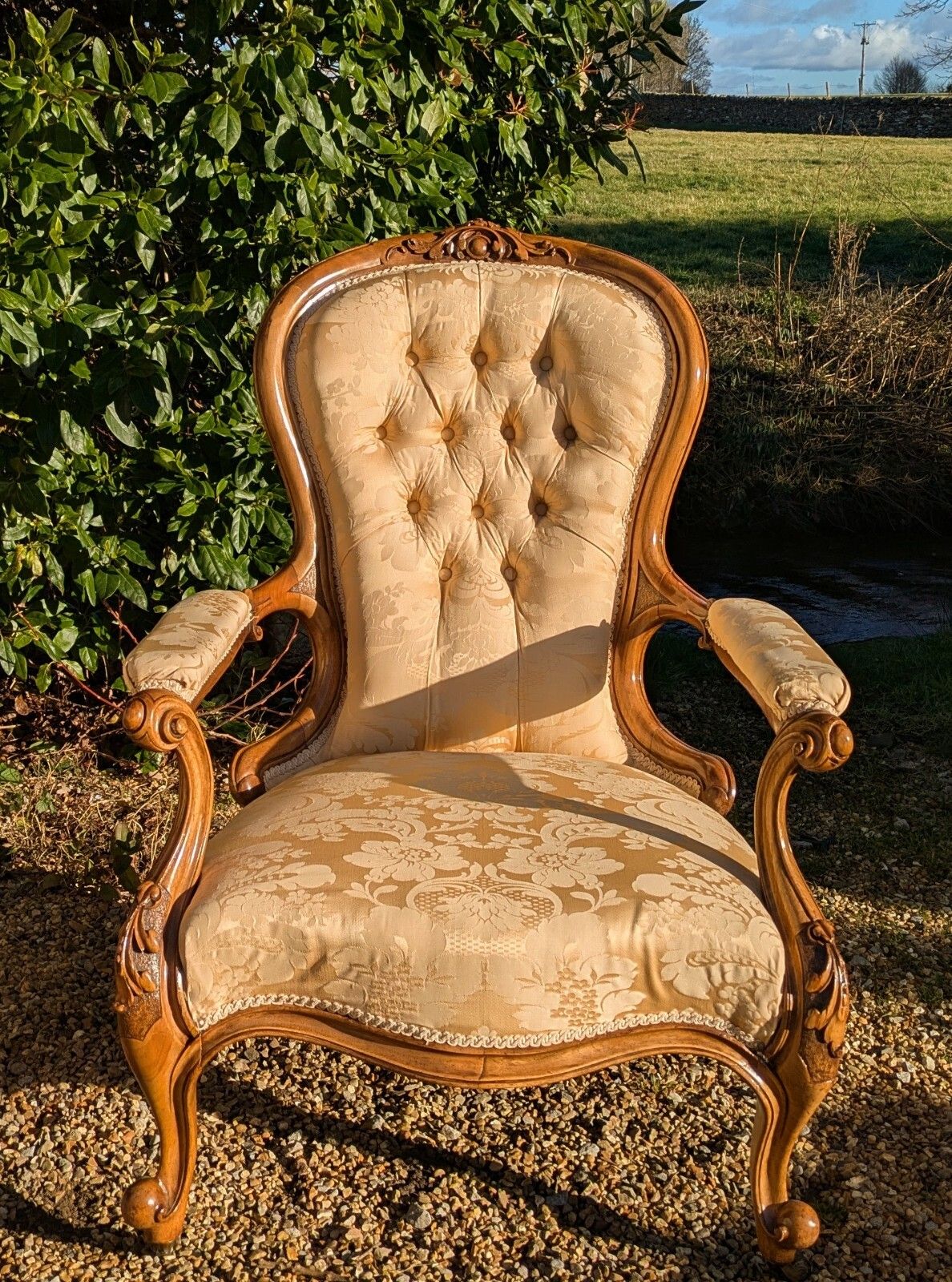 Super Pair Of Spoonback Walnut Armchairs Mid Victorian photo buy