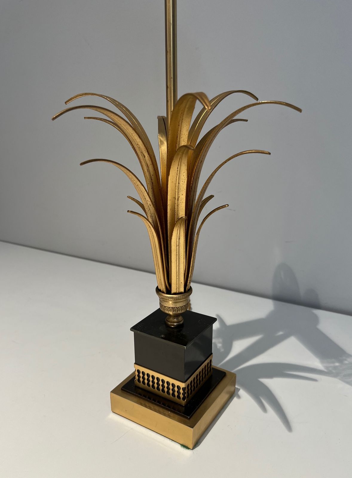 Pineapple Lamp In Gold Metal And Black Lacquer In The Style Of Maison Charles photo vintage