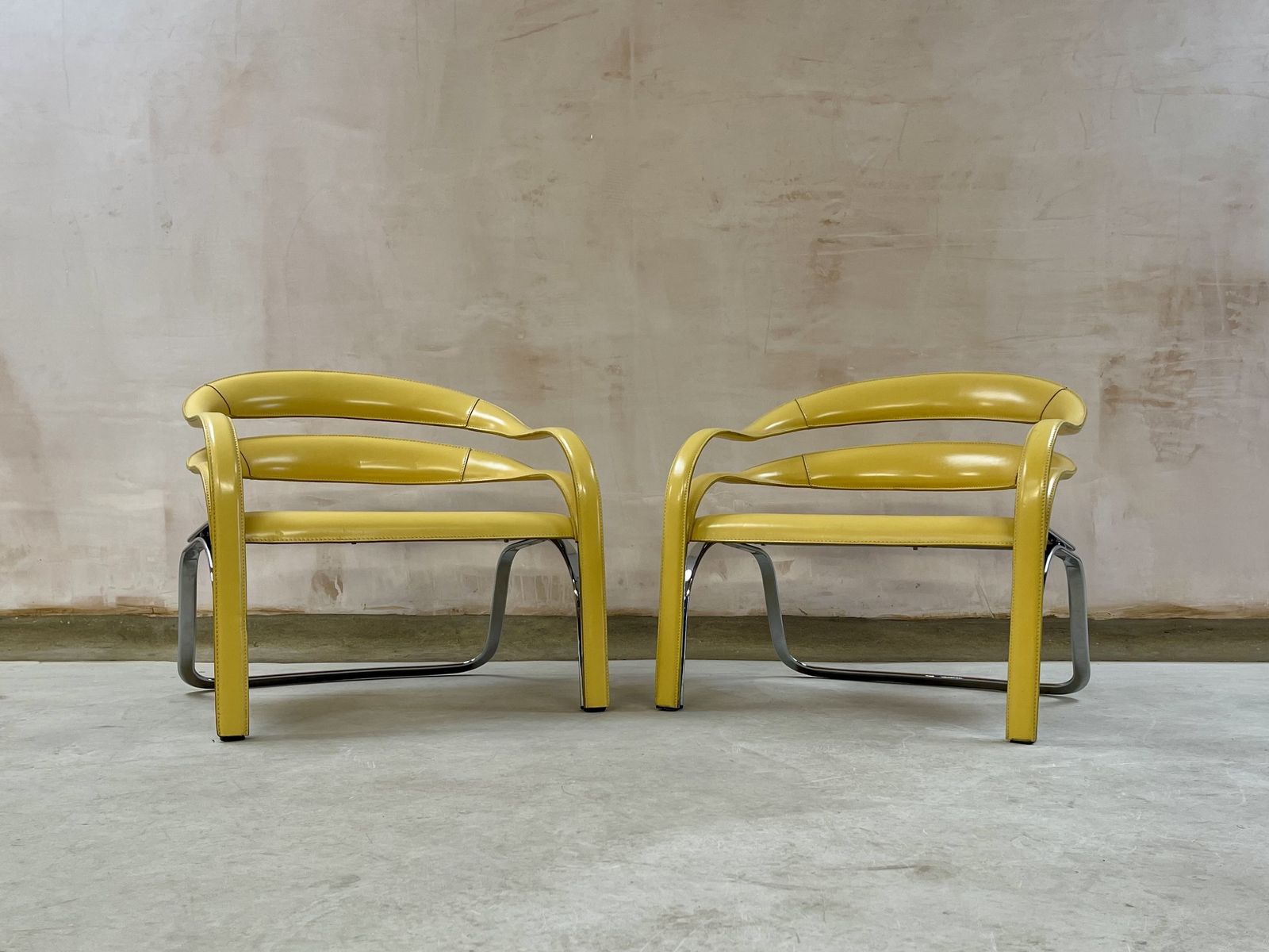 photo furniture Fetteccini W Chair Pair Vladimir Kagan Armchair Cocktail Accent Statement Chair Yellow