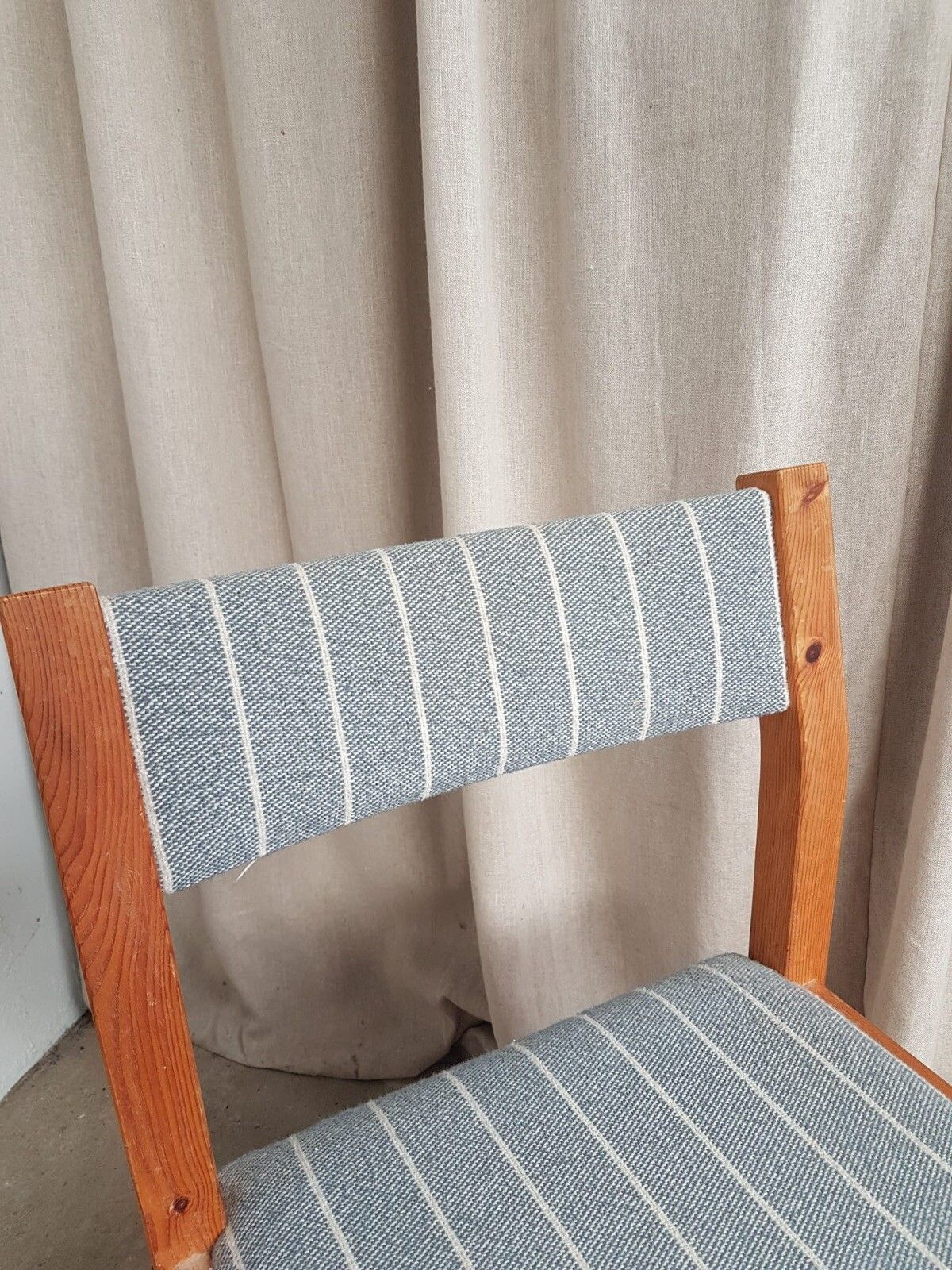 photo furniture Vtg Late Mid Century Danish Pair Set Of 2 Solid Pine Scandi Dining Chairs R711