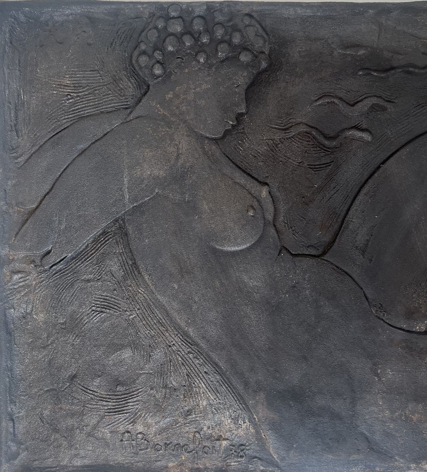 photo vintage Cast Iron Fireplace Plate Depicting A Naked Woman Signed Bonnefoit, 1978