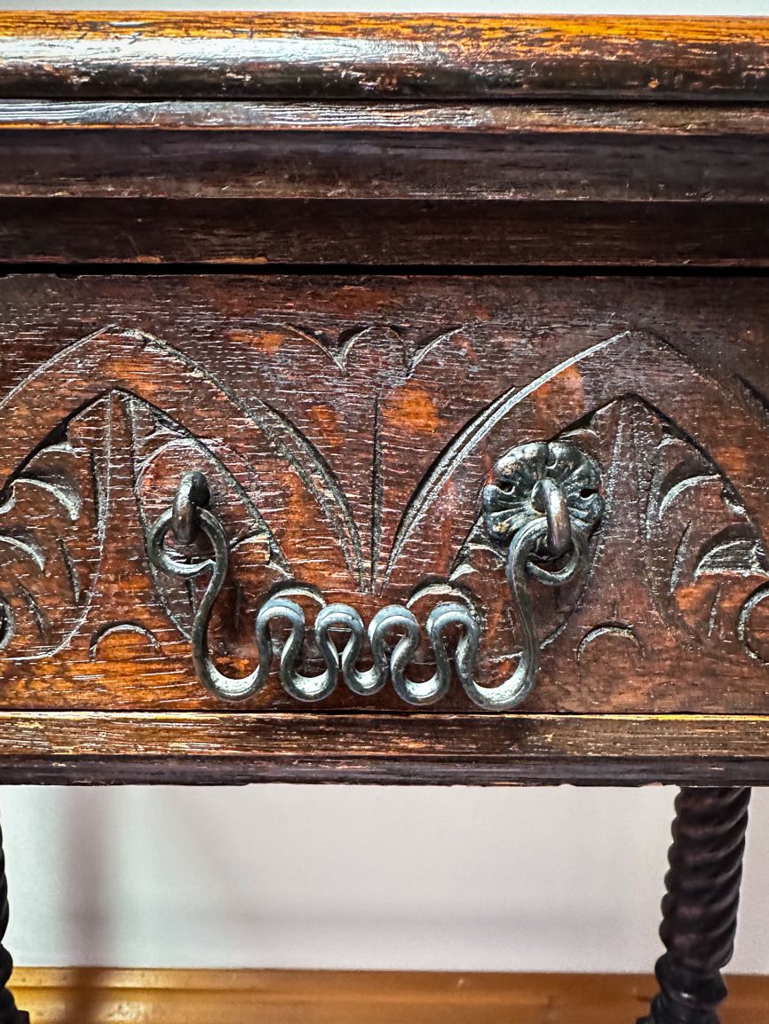 photo vintage Charles II Oak Lowboy Writing Desk With Original Handles And Drawer