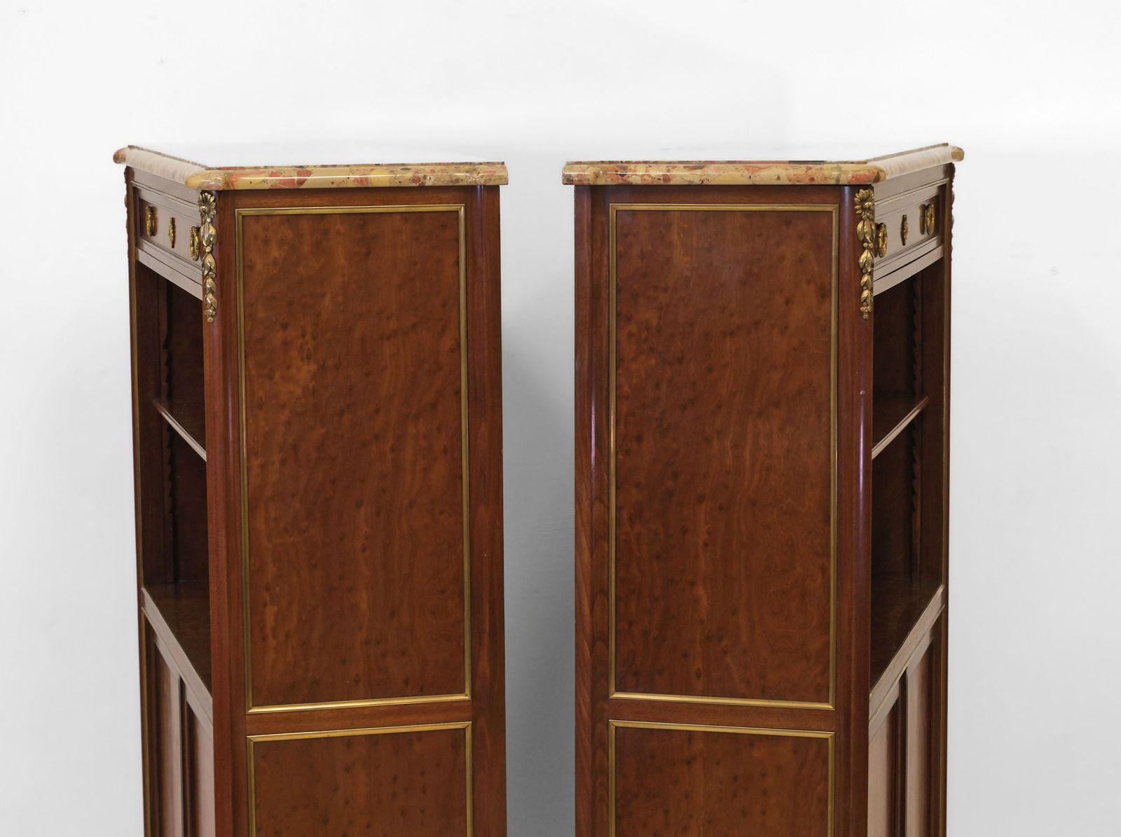 photo vintage Pair Of L'escalier De Cristal Paris Plum Pudding & Gilt Bronze Bookcases Louis XVI Style C1890