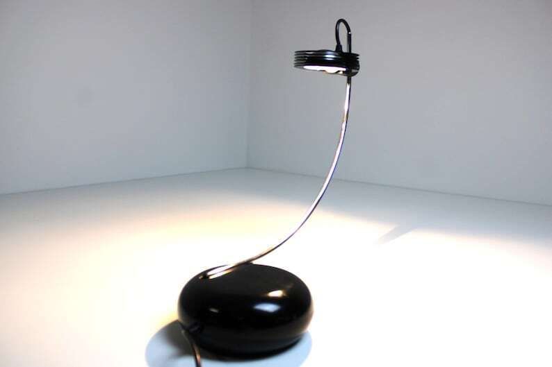 Meblo Guzzini Table Lamp By Bruno Gecchelin / Model Wing / Original / Iconic Lamp / Italian Desk Lamp 70s photo vinterior