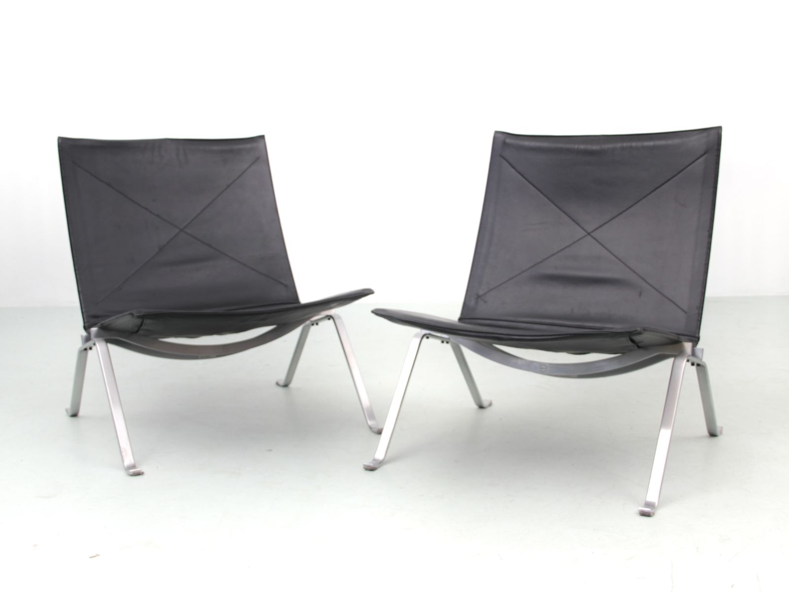 Mid Century Modern Scandinavian Pair Of Pk 22 By Poul Kjaerholm For Kold Christensen