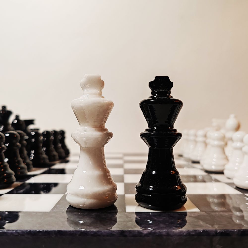 1970s Stunning Chess Set In Hand Carved Alabaster Of Volterra   Black And White   Made In Italy photo vinterior
