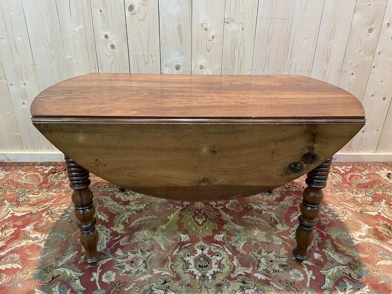 Table à Manger Ronde Louis Philippe En Noyer photo for sale