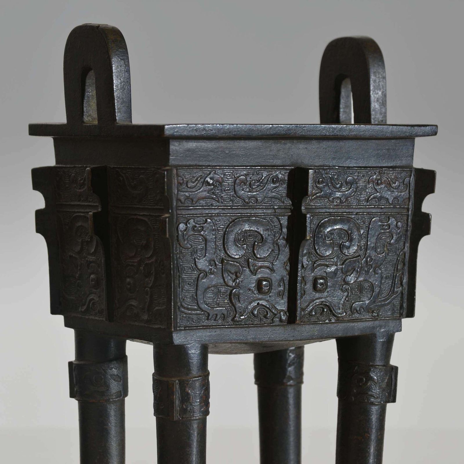 Chinese Bronze Sacrificial Vessel, Or Fangding photo 3950.0