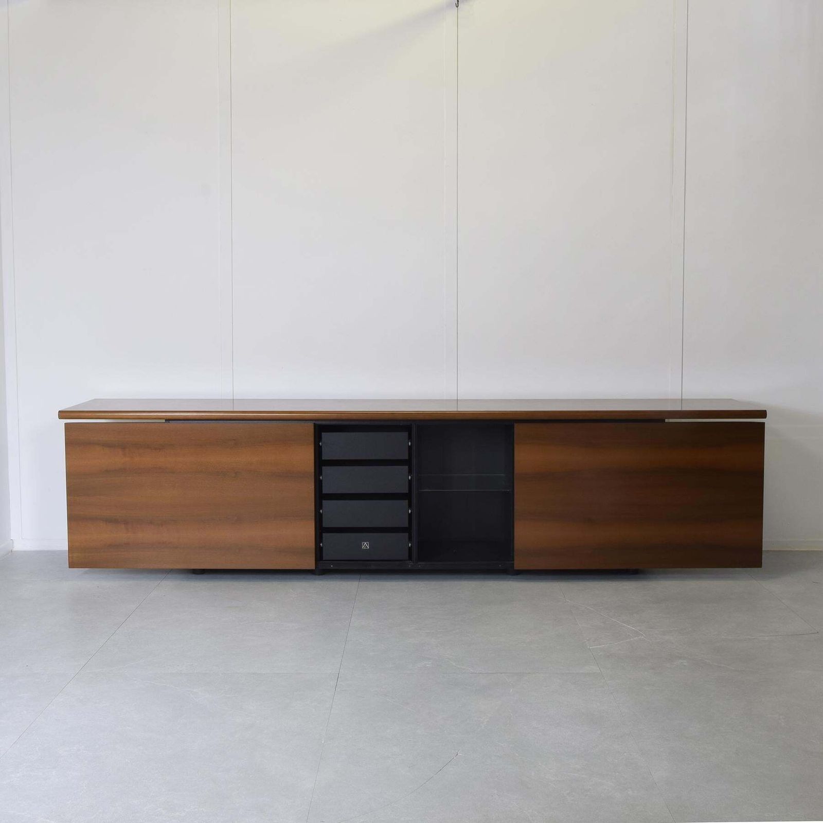 Giotto Stoppino Ludovico Acerbis Sheraton Sideboard 1980s. photo 4220.0