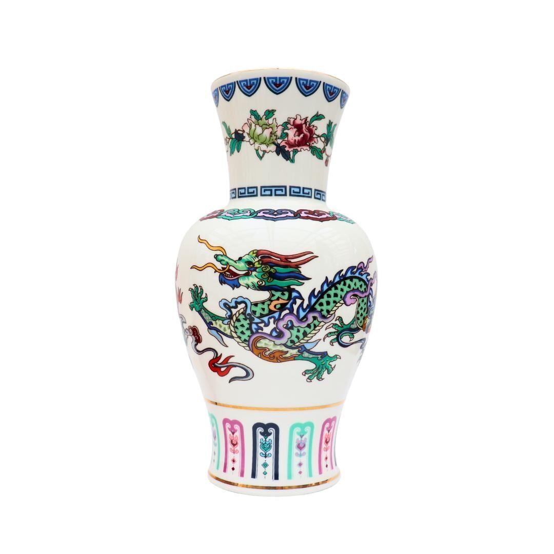 1986 Franklin Mint “The Dance Of The Celestial Dragon” Vase H 10.5 In Tall , Large Chinoiserie Vase Dragon Chasing Pearl photo for sale