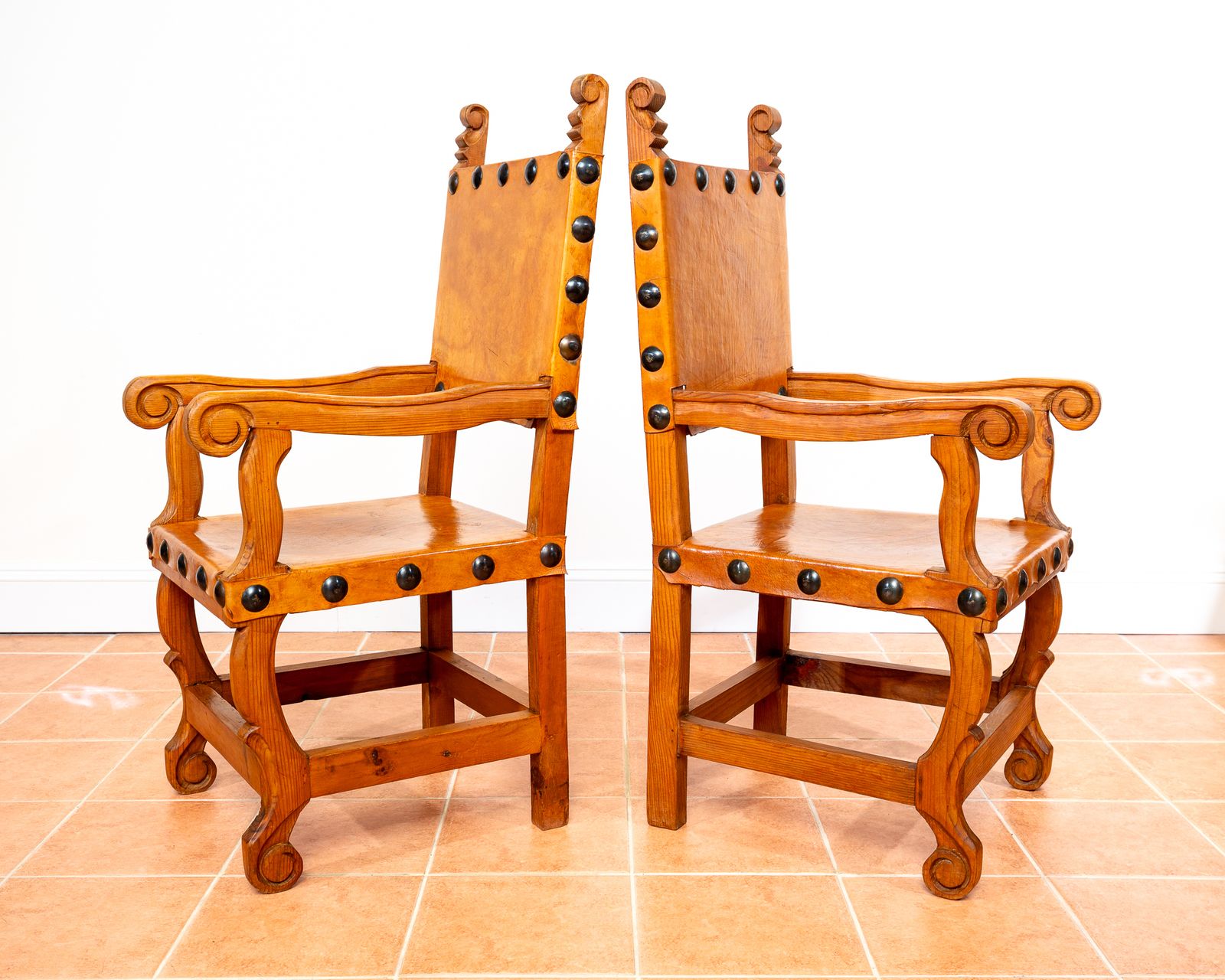 photo furniture Pair Of Large Tan Leather Throne Chairs Spanish Colonial Baroque Style Mexican Studded Vintage Pine Hall Marriage Wedding Carver Dining Armchairs