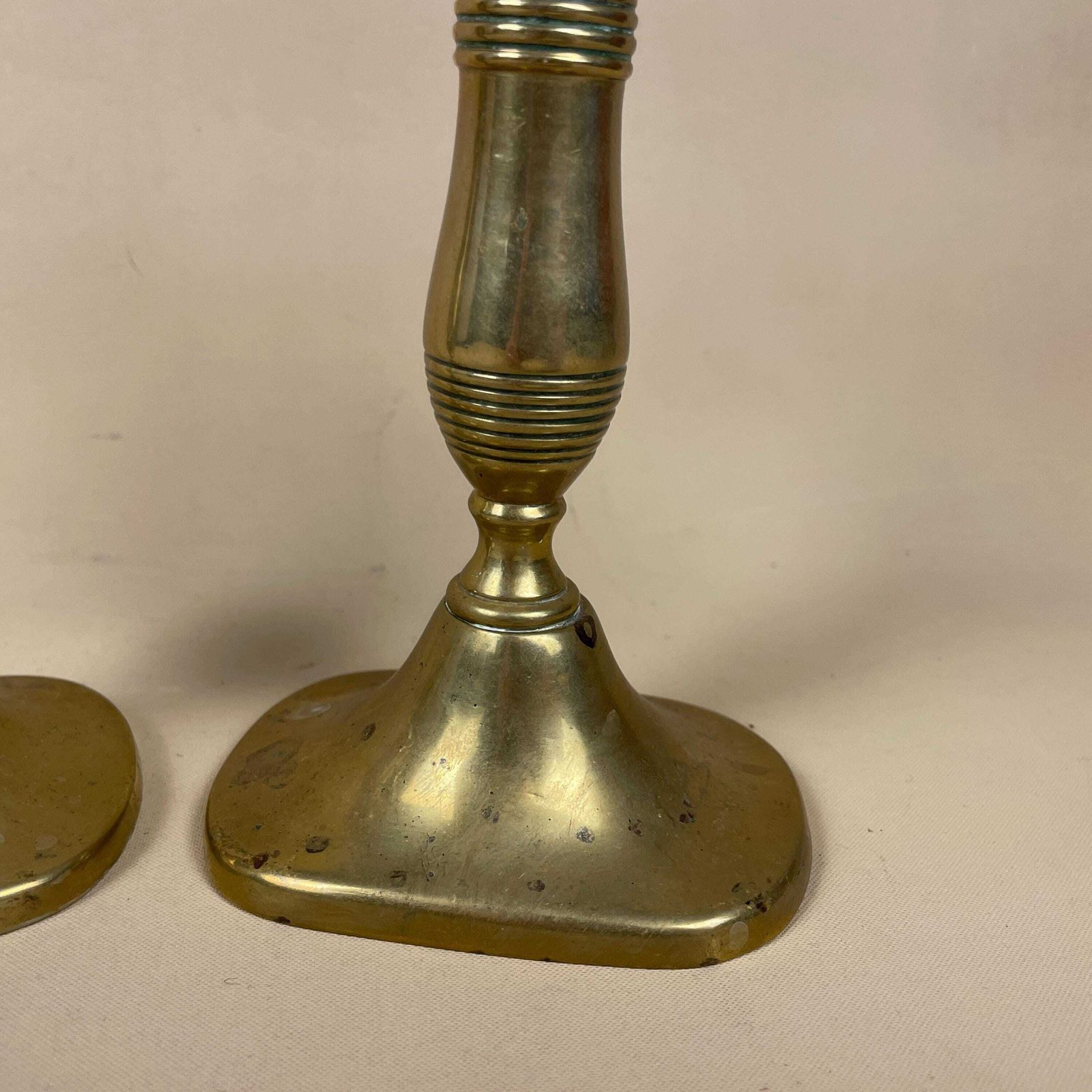 Antique Matching Pair Of Gold Brass Metal Candlestick Candle Stick Vintage Column Taper Dinner Candlesticks Oval Base Column Pillar photo vinterior
