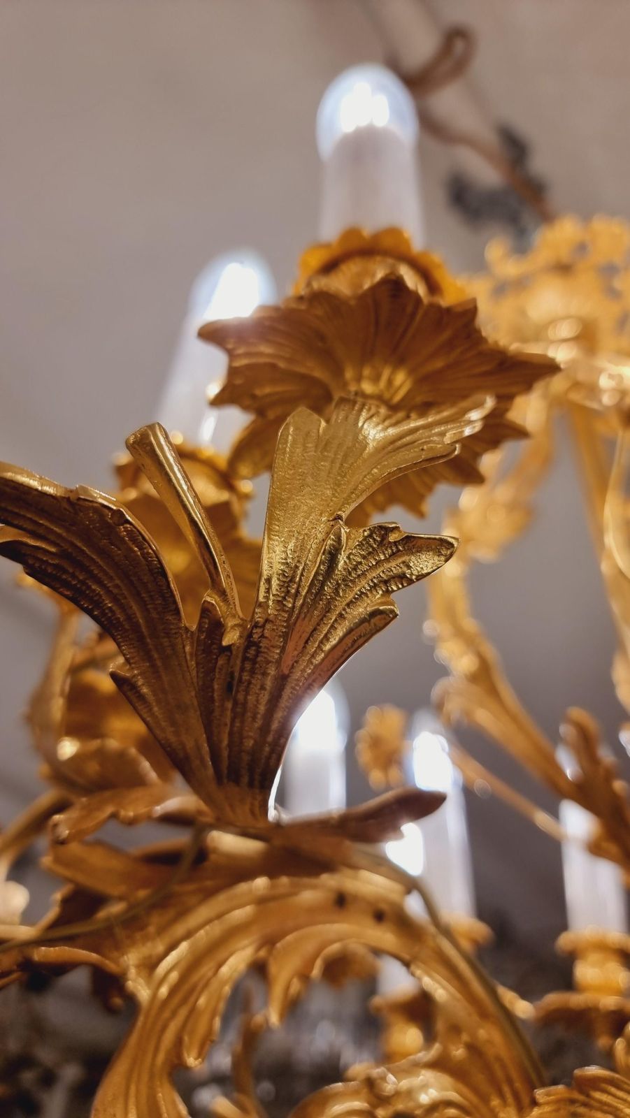 Excellent French Rococo Gilt Bronze Chandelier photo for sale
