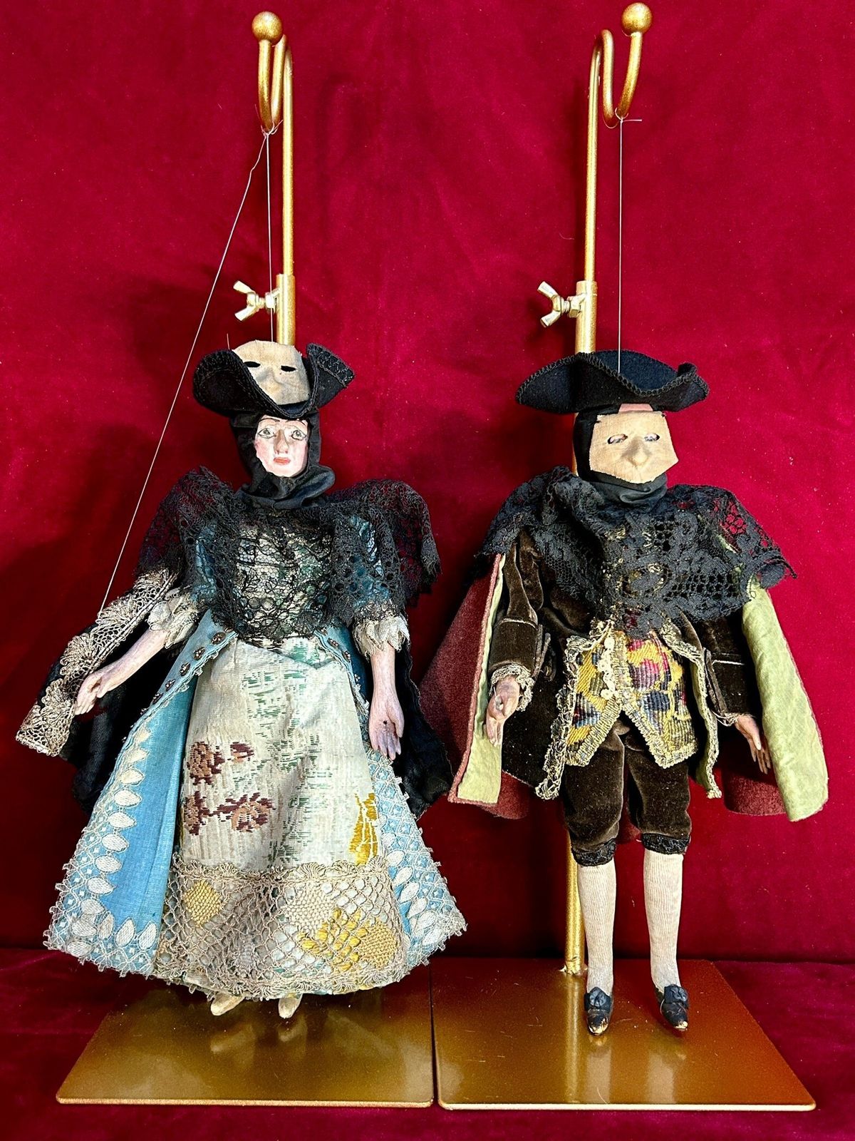photo vinterior Very Rare Museum Quality Collection Of 16 Venetian Marionette Puppets From 18th Century Commedia Dell’arte Theatre Venice