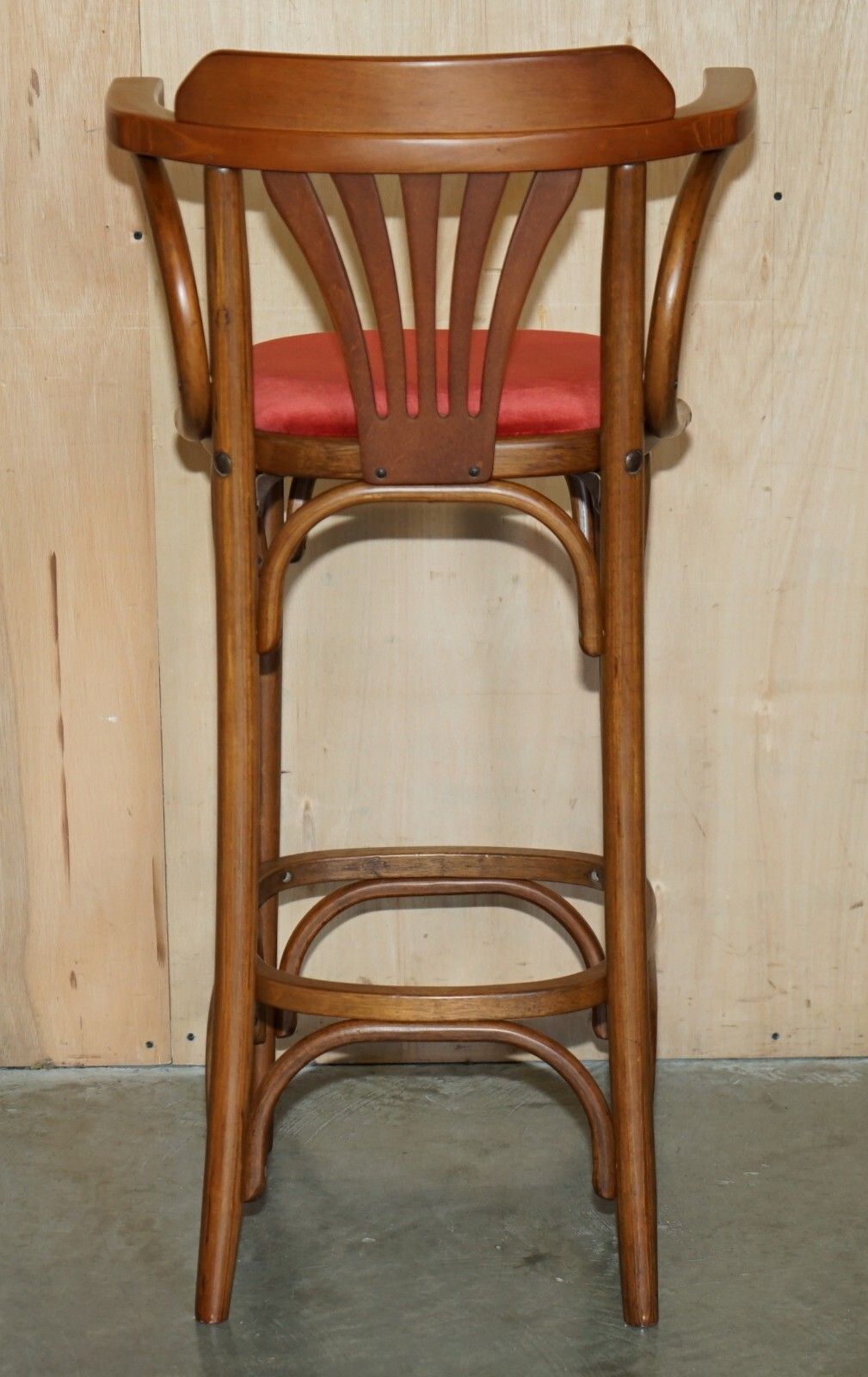 photo furniture Suite Of Five Bentwood Thonet Bar Stools For Kitchens Cocktail At Home Bars Etc