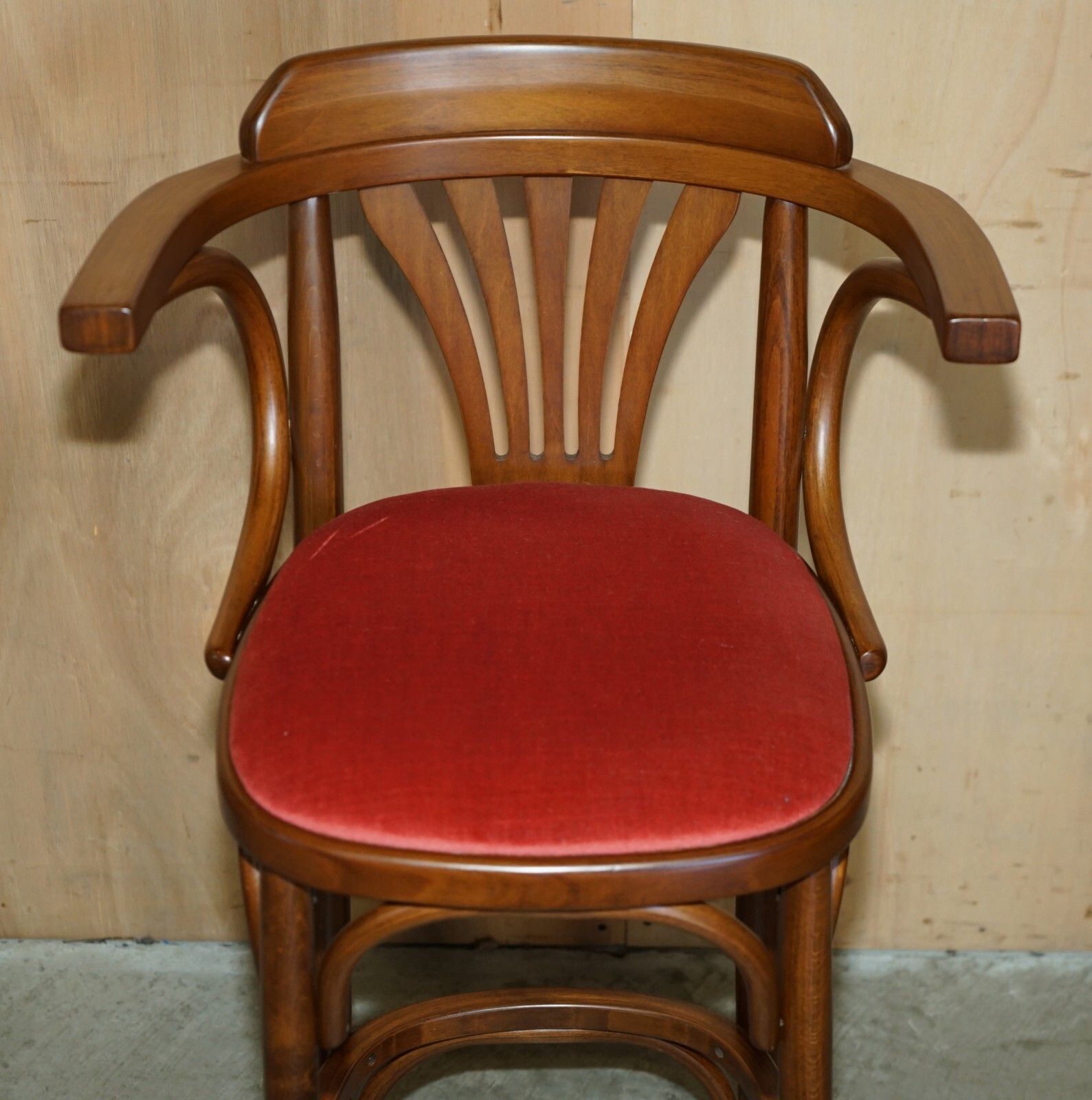 photo vinterior Suite Of Five Bentwood Thonet Bar Stools For Kitchens Cocktail At Home Bars Etc