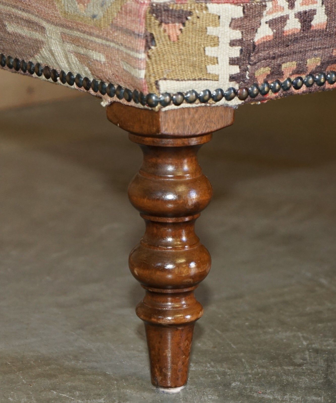 photo vinterior Original Vintage George Smith Kilim Upholstered Foorstool For 2 People To Share