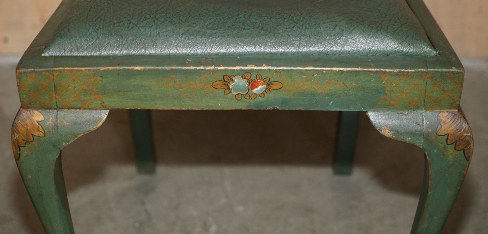 photo vinterior Pair Of Antique Painted Finish Chinese Export Chinoiserie Green Side Chairs