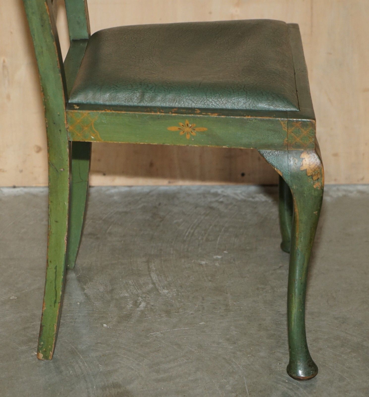 photo vintage Pair Of Antique Painted Finish Chinese Export Chinoiserie Green Side Chairs