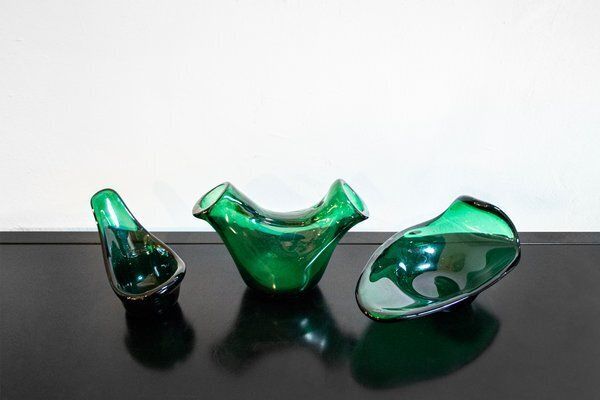 Three Sculptural Vases In Green Glass From Empoli, 1960s, Set Of 3 photo for sale