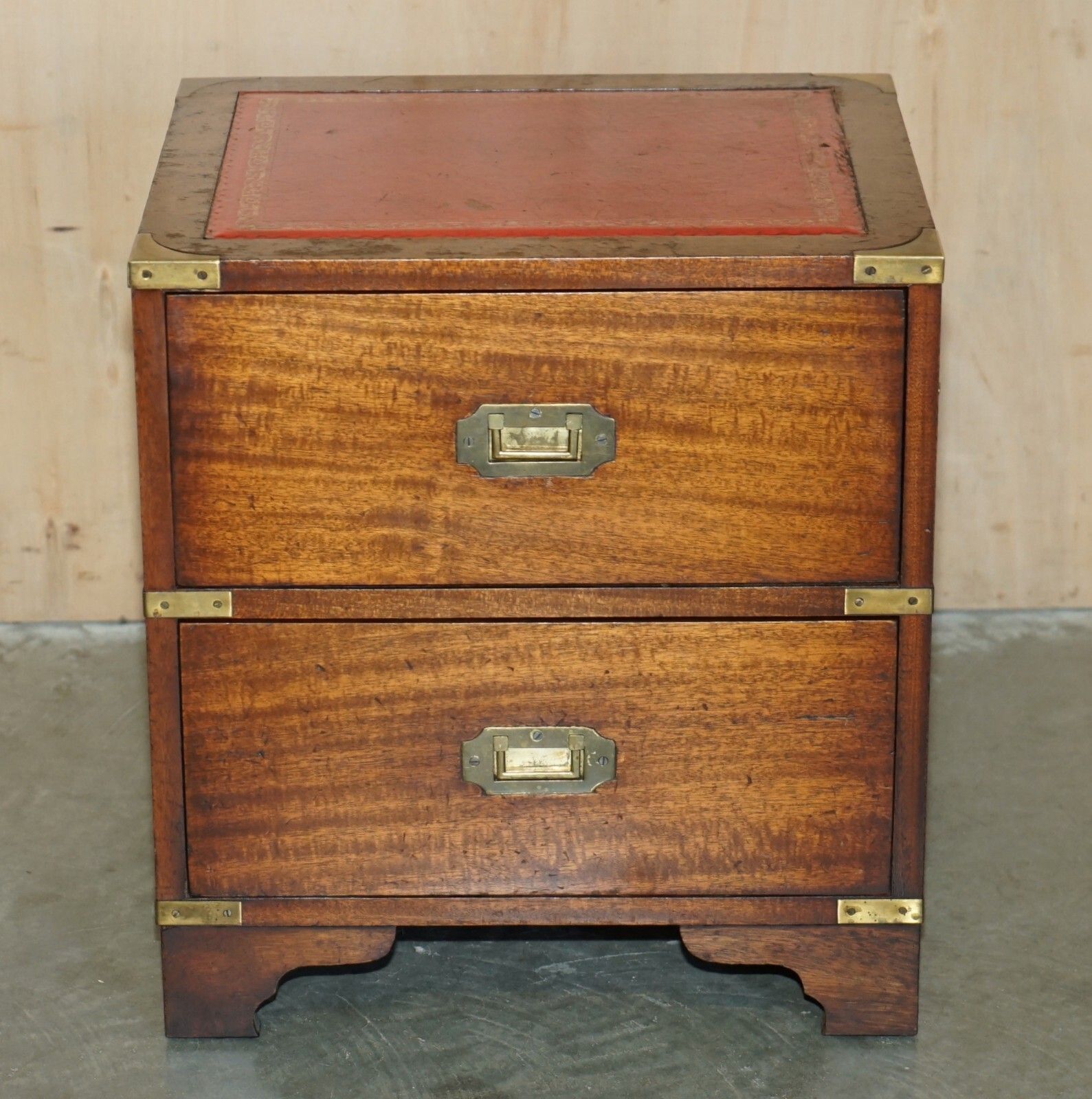 photo vintage Pair Of Harrods Kennedy Military Campaign Side End Table Drawers Oxblood Leather