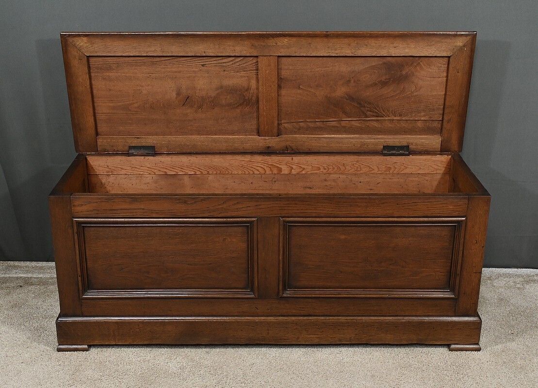 photo furniture Oak Landing Chest Bench – Early 20th Century
