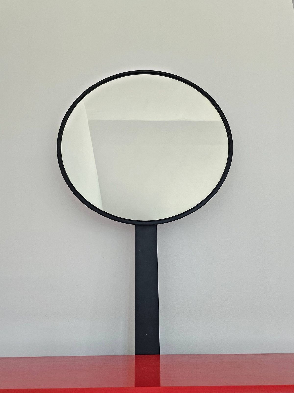 photo furniture Very Rare Memphis Group Red Console With The Mirror, Model "Solemio" Designed By Giotto Stoppino For Acerbis // Made In Italy In 1980s