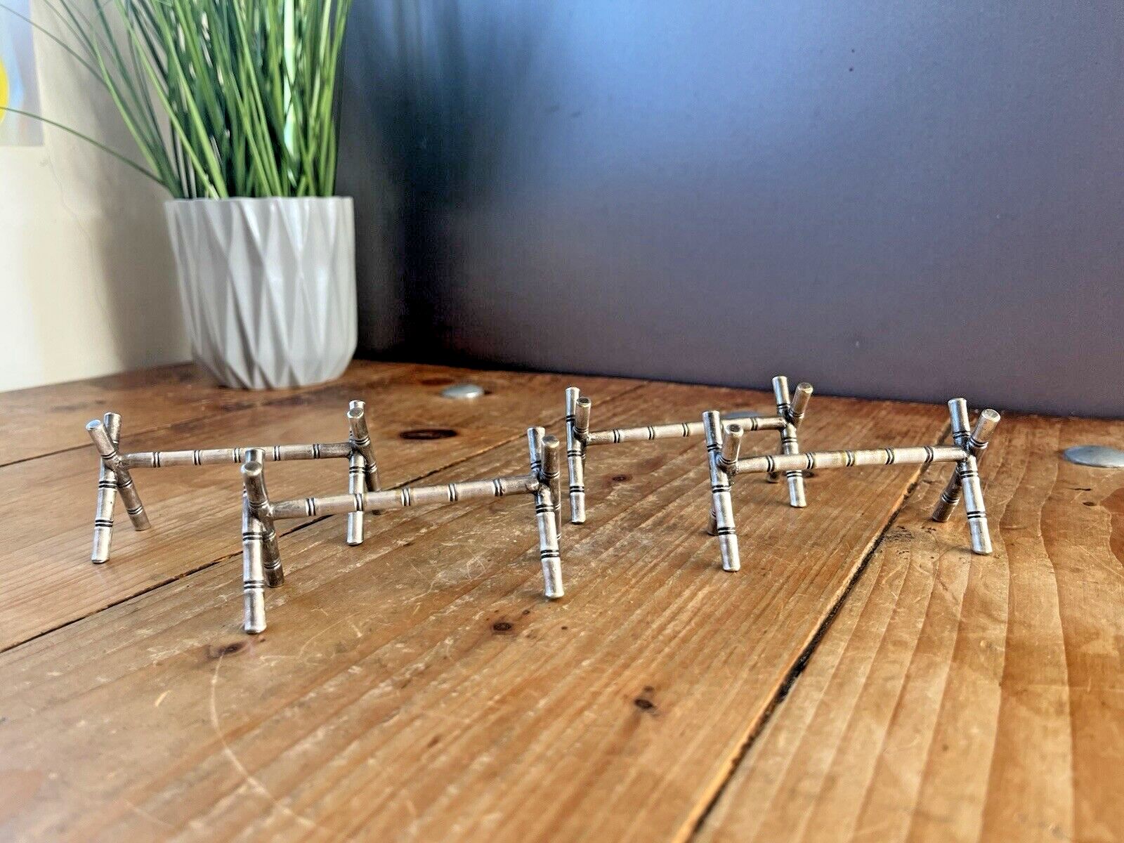 Set Of 4 French Aesthetic Movement Faux Bamboo Silver Plated Knife Rests Dresser photo vinterior