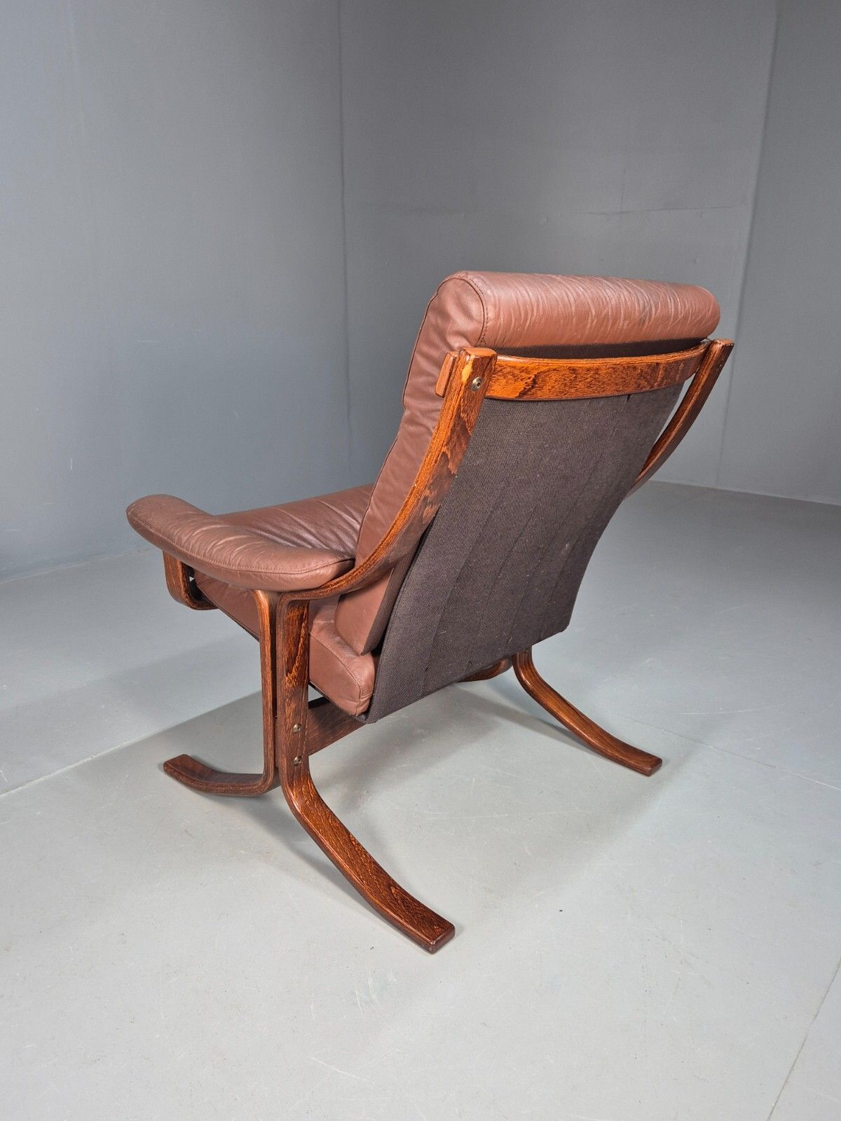 photo furniture Vintage Danish Lounge Chair Brown Leather Bentwood Frame 1970s Retro Eb8633 Mben