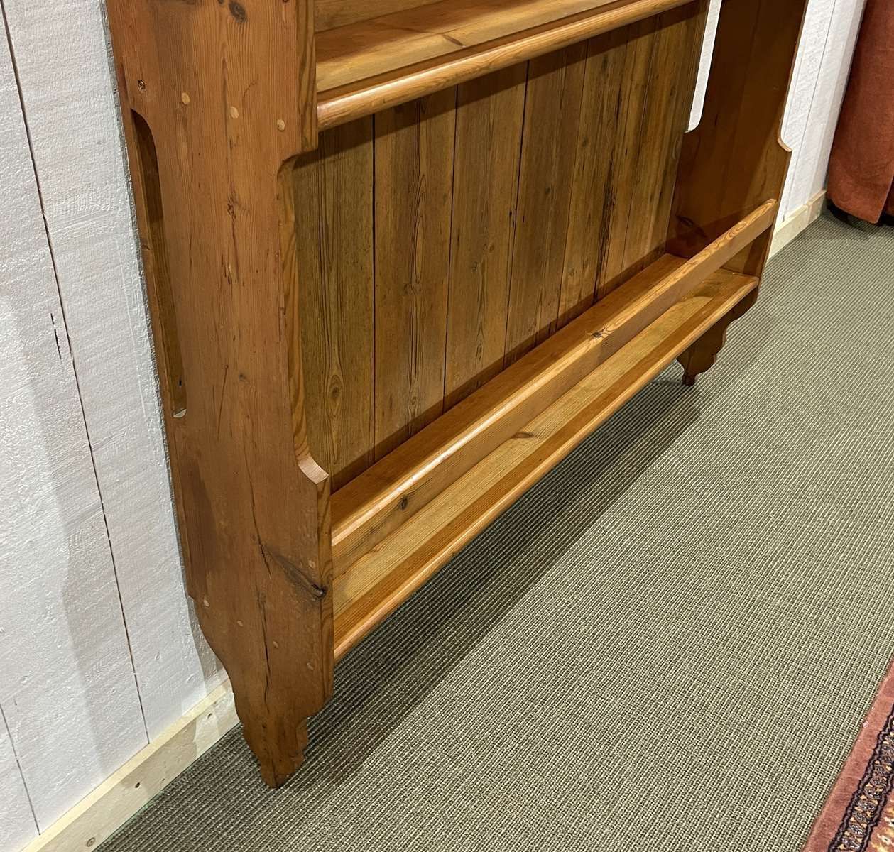 English Fir Shelf From The 1930s photo vinterior