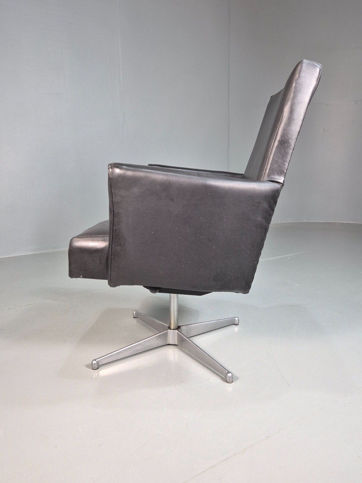 175.0 Vintage Desk Chair Black Vinyl 1960s Retro Eb7890 Mswi photo