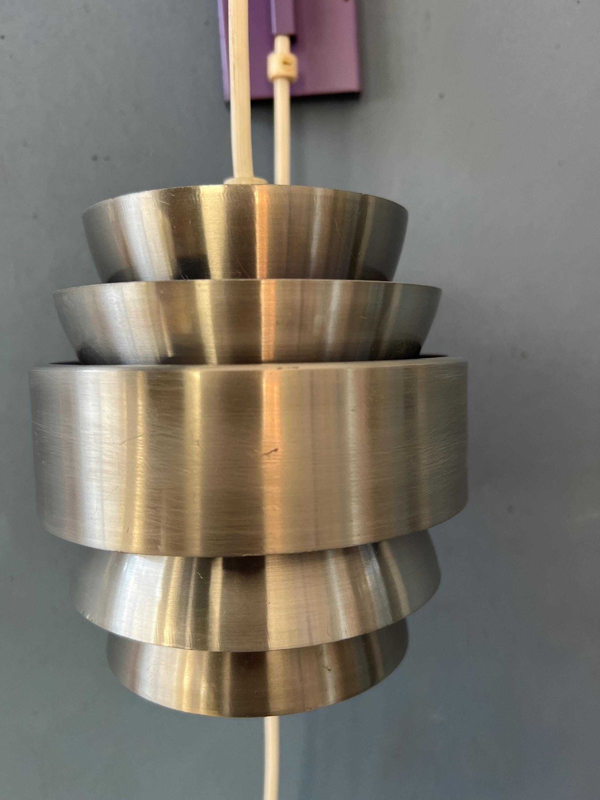 photo furniture Kleine Paarse Mid Century Lakro Staaf 'Trava' Wandlamp