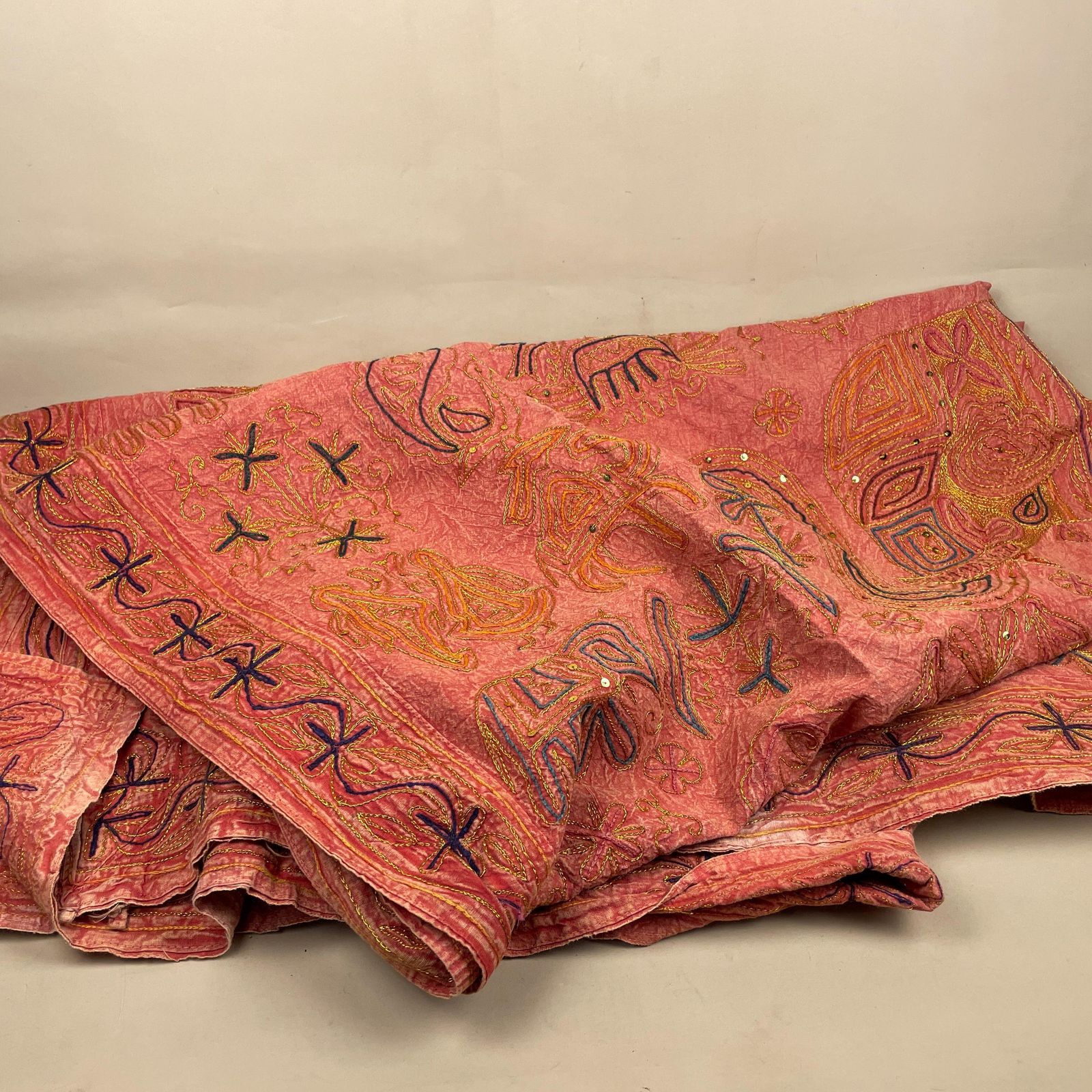 Antique Indian Asian Fabric Throw Blanket Hand Sewn Embroidered Pattern Cover Handmade Tapestry Bedding 217x144cm Quilt Orange Fabric photo furniture