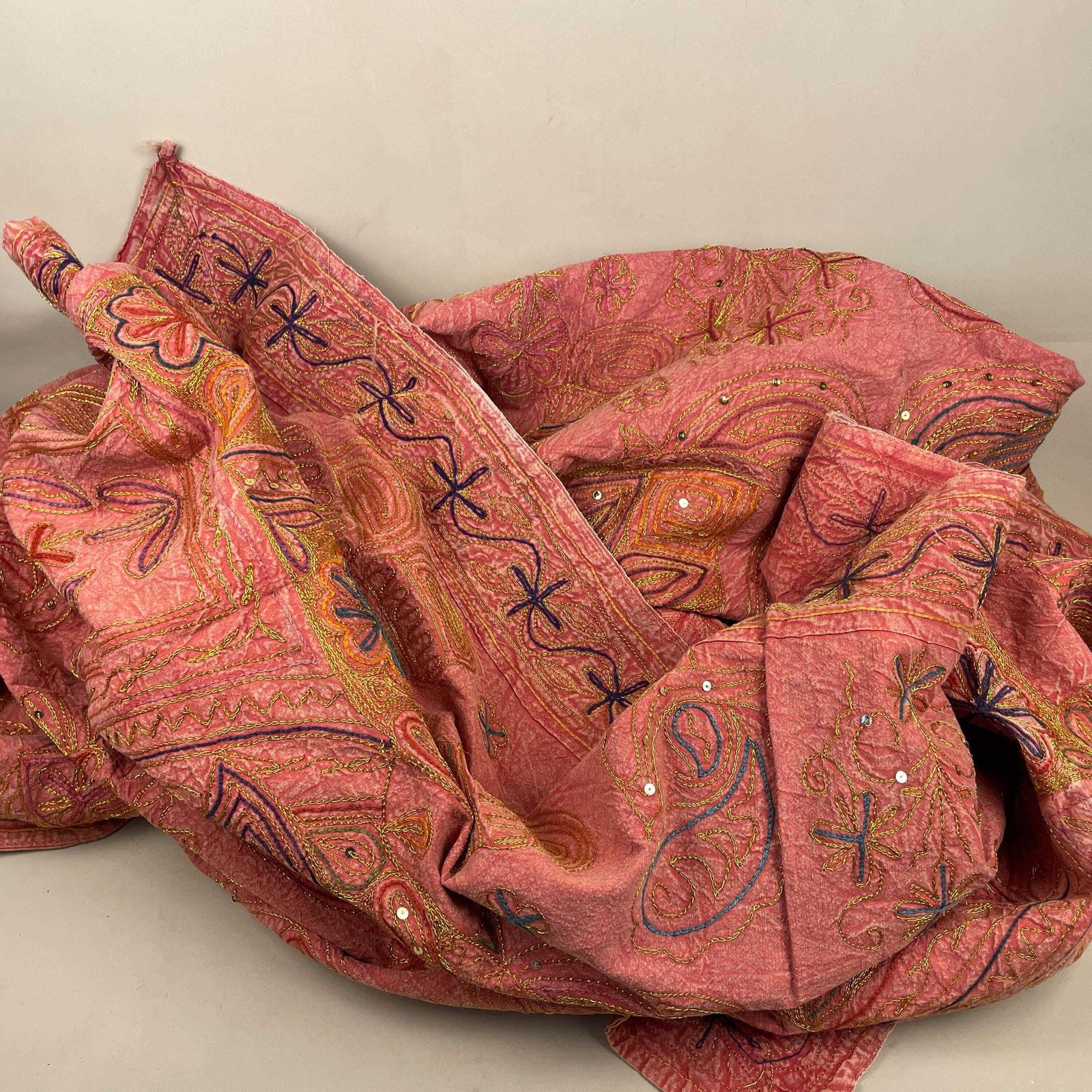 Antique Indian Asian Fabric Throw Blanket Hand Sewn Embroidered Pattern Cover Handmade Tapestry Bedding 217x144cm Quilt Orange Fabric photo Textiles