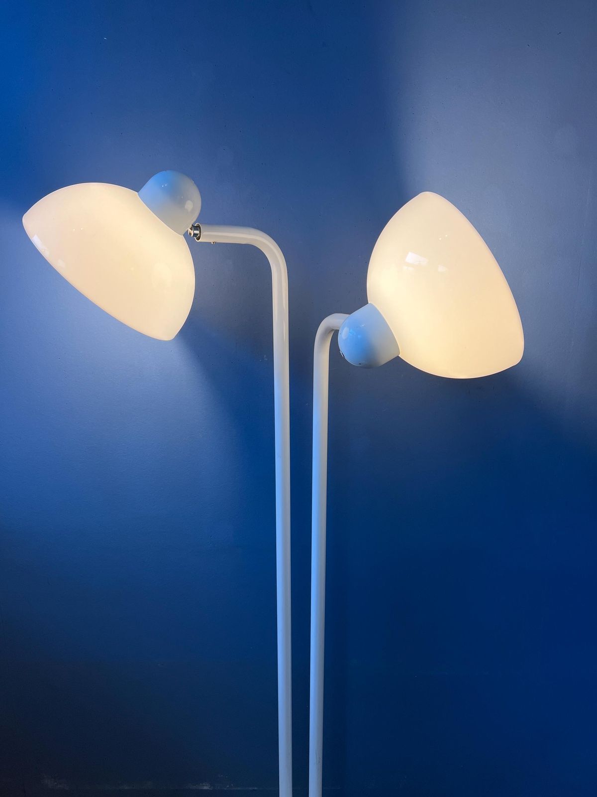 Vintage Witte Acrylglazen Space Age Vloerlamp photo furniture