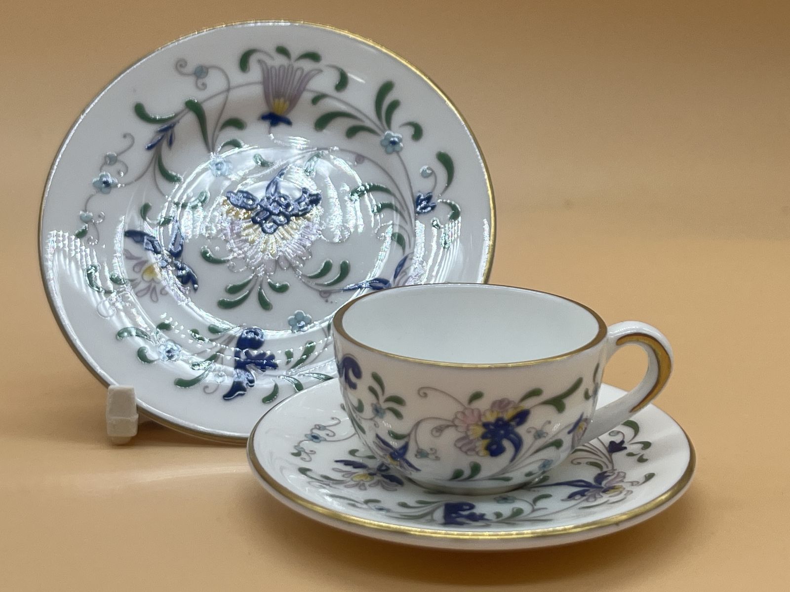 Coalport China Pageant Miniature Displaytea Set. Teapot, Creamer, Sugar, Cup, Saucer And Side Plate Trio. photo for sale