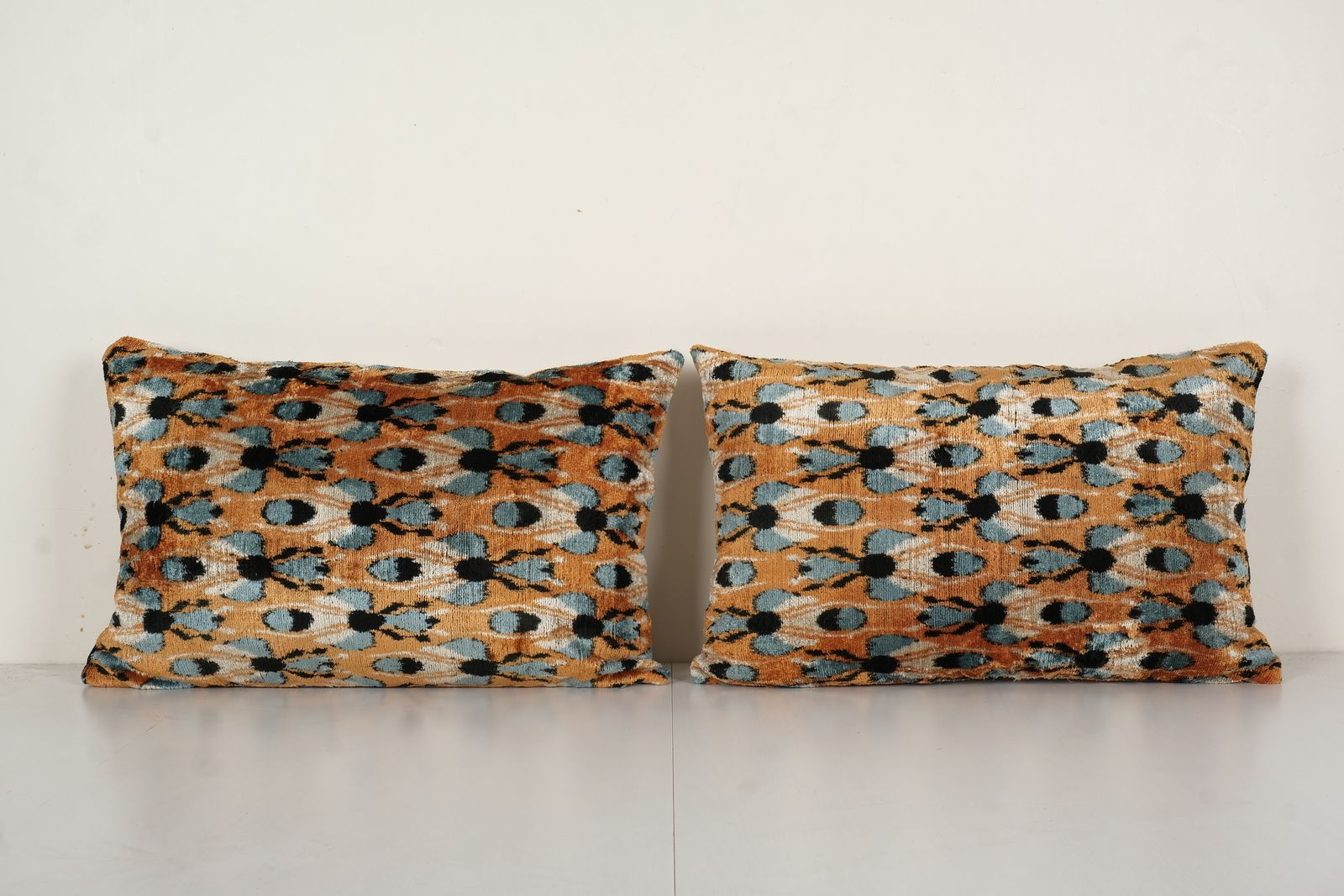 Set Of Two   Butterfly Or Houseflyikat Lumbar Cushion   Animal Pattern Designer Couch  Pillow Case 16" X 24"