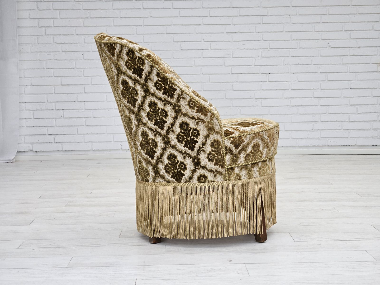 photo furniture Ca. Jaren 1950, Deense Fauteuil, Meubelvelours, Essen Houten Poten.