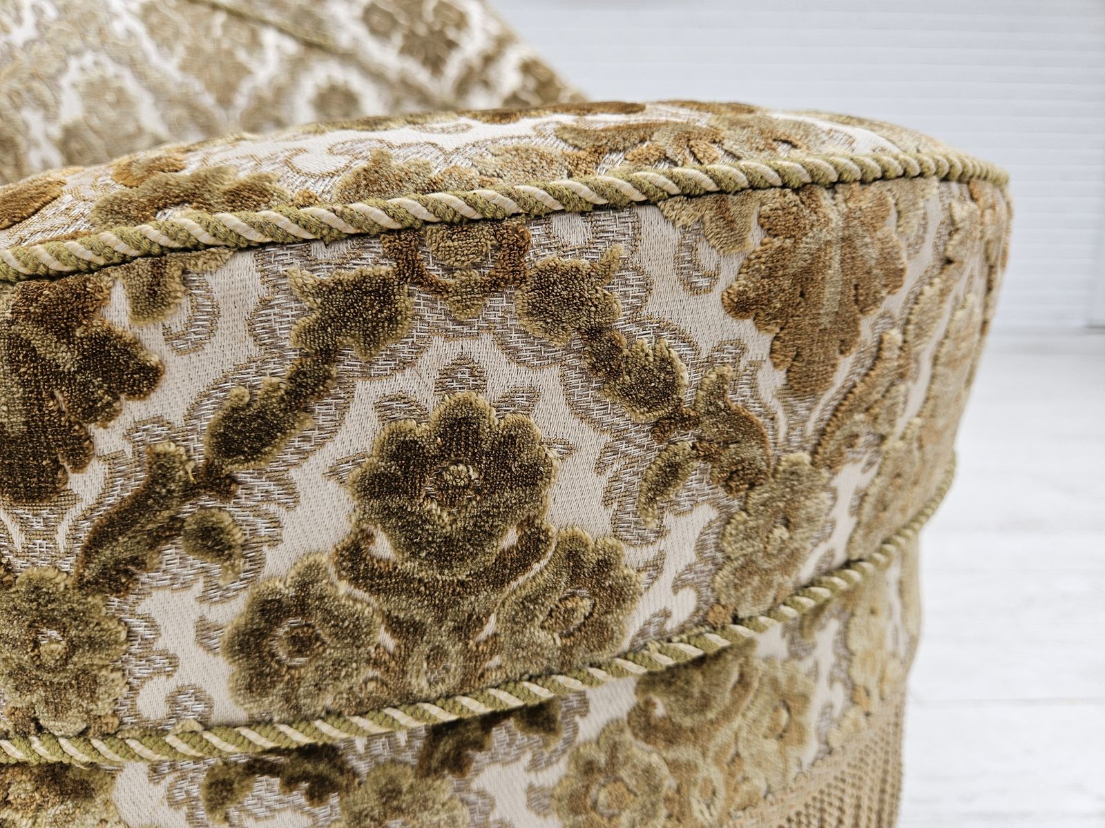 Meubels Ca. Jaren 1950, Deense Fauteuil, Meubelvelours, Essen Houten Poten. photo
