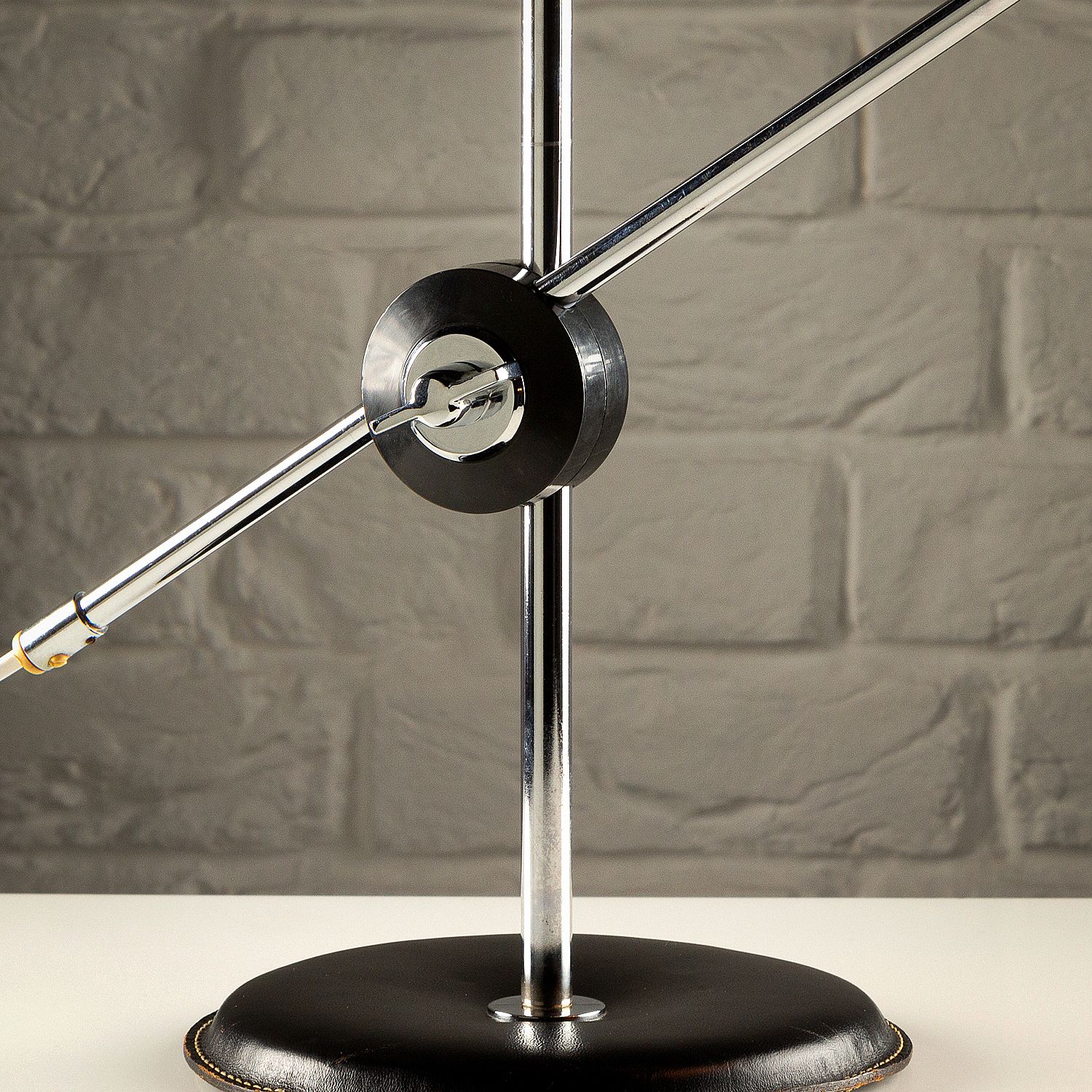 photo vinterior Simris Desk Lamp In Black Leather And Chrome, Anders Pehrson, Sweden, 1970s