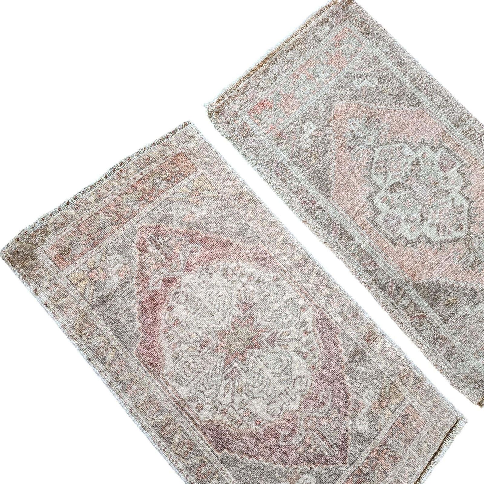 Vintage Turks tapijt ca. jaren 1970, klein formaat, set van twee photo vinterior